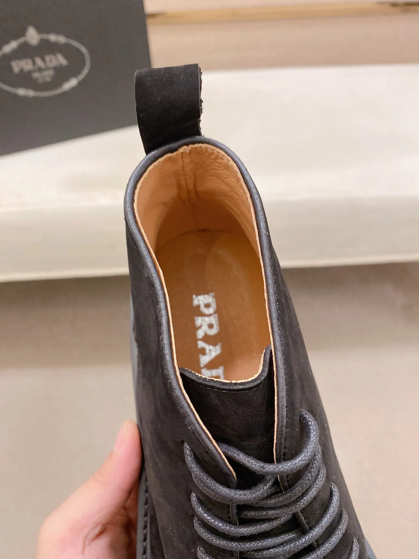 Factory price 580💰 The new PRADA (Prada) counters are launched simultaneously, new men's shoes, 😘fabrics are selected from cowhide. Lining: Full sheepskin lining. 👍🏿 High-end ☄️ air-cushion molded anti-slip rubber outsole, exquisite lines, simple and elegant, comfortable and high-end for leisure travel. Number of yards: 38 to 44. Can be ordered for 45 non-refundable